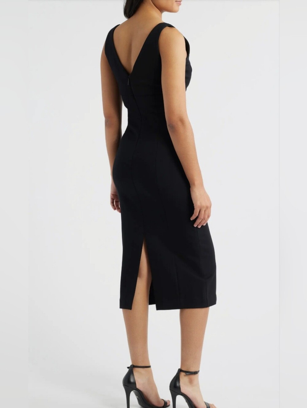 New Spanx Low V-Neck Midi Dress Size Medium - Picture 2 of 16